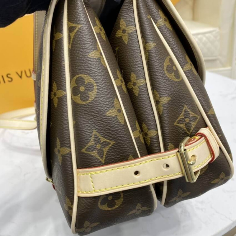 Replica Louis Vuitton Monogram Canvas Saumur Mm M40710