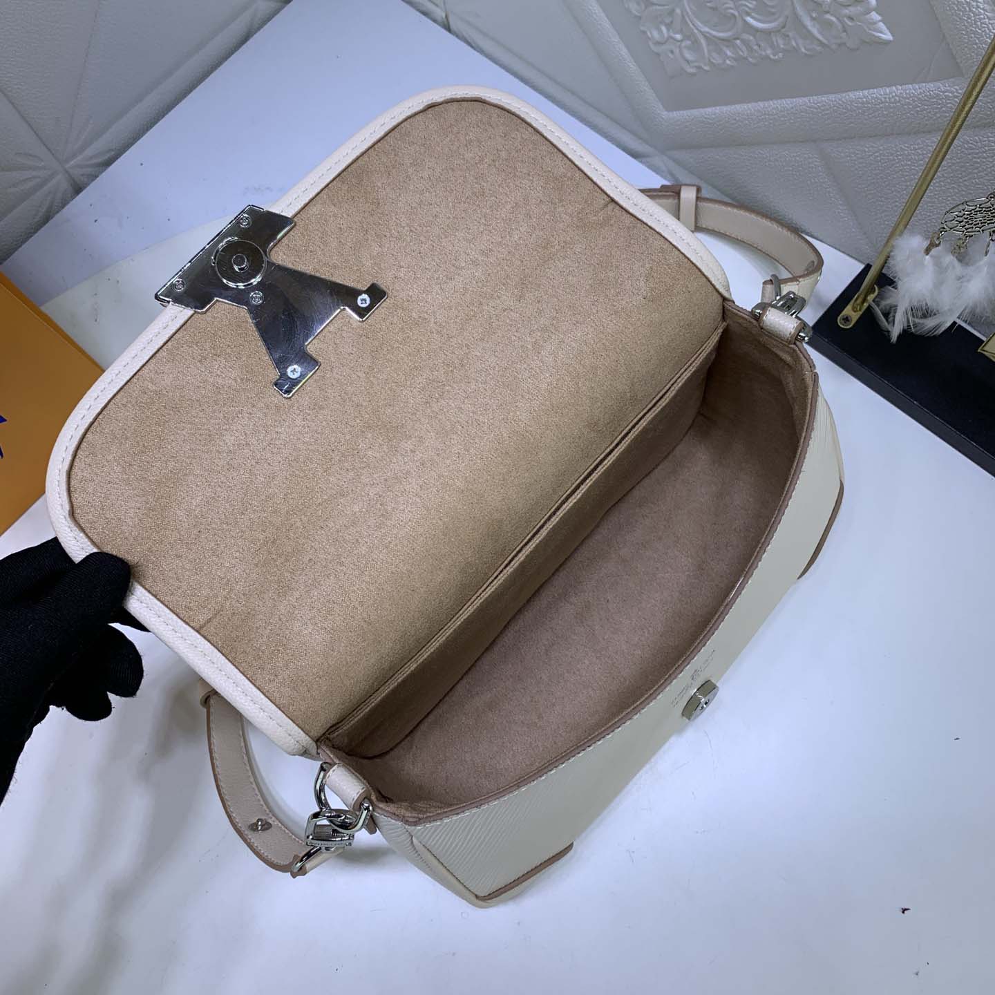 Replica Louis Vuitton Buci Crossbody Essential Daily Bag