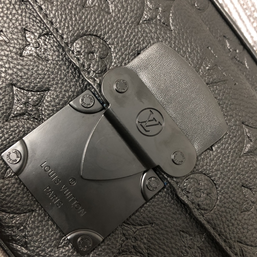 Replica Louis Vuitton S Lock Messenger M45863