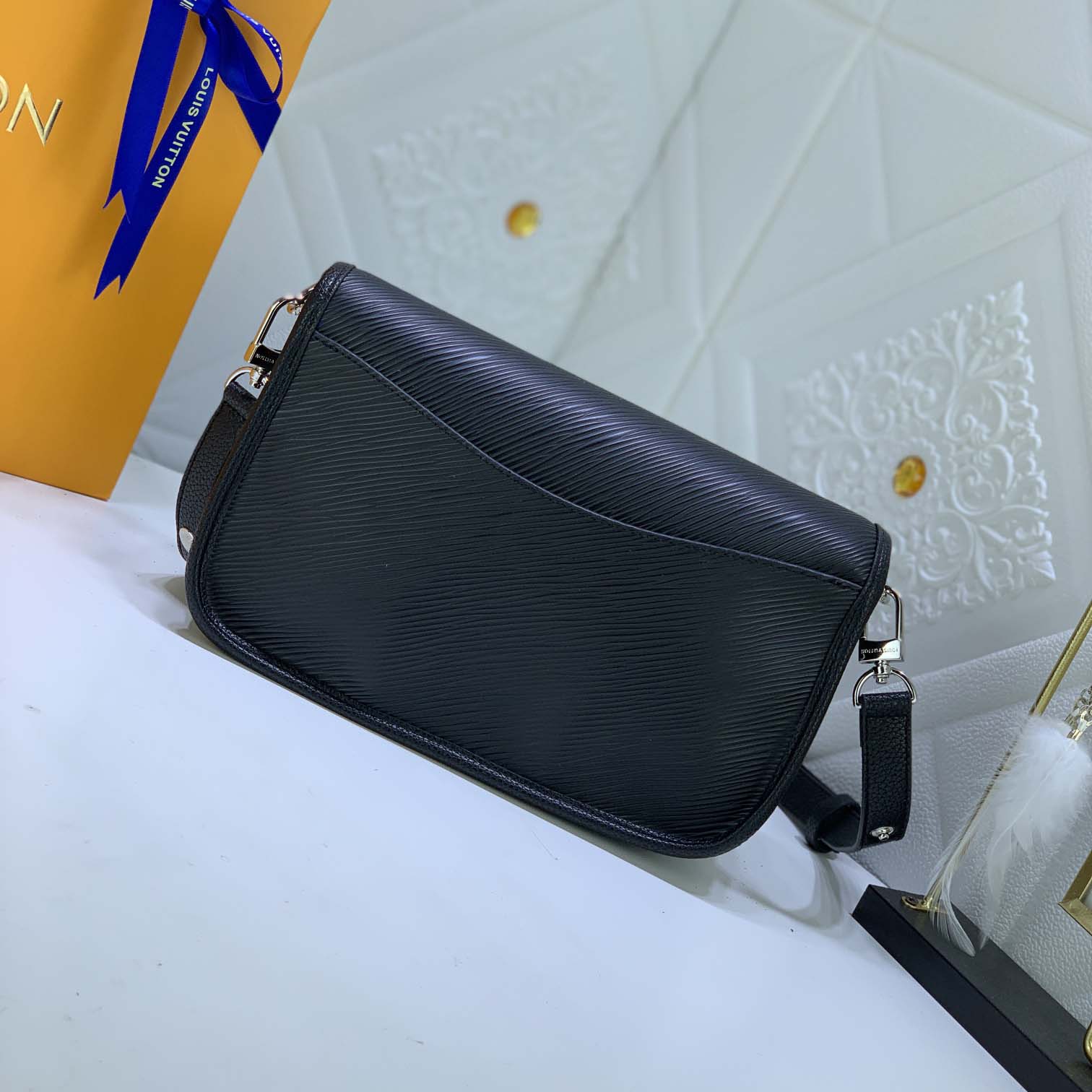 Replica Louis Vuitton Buci Crossbody Essential Daily Bag