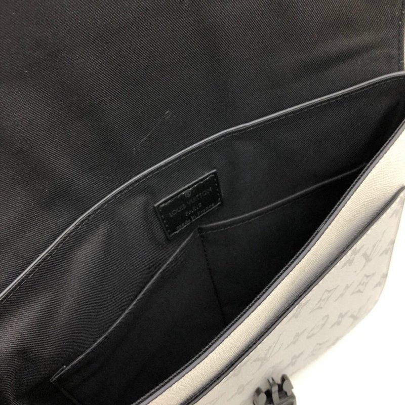 Replica Louis Vuitton Outdoor Flap Messenger M30413