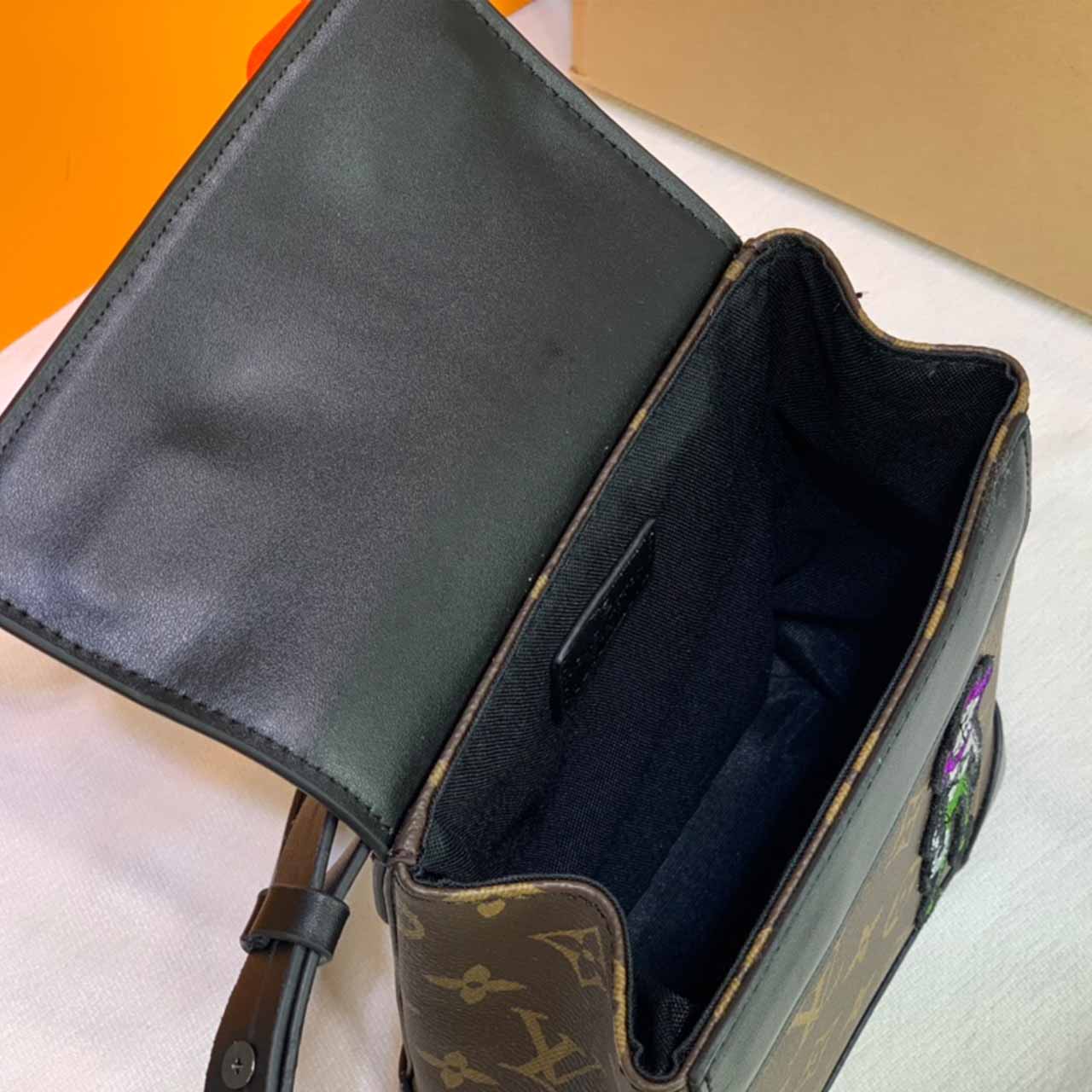 Replica Louis Vuitton Zoooom With Friends M50991