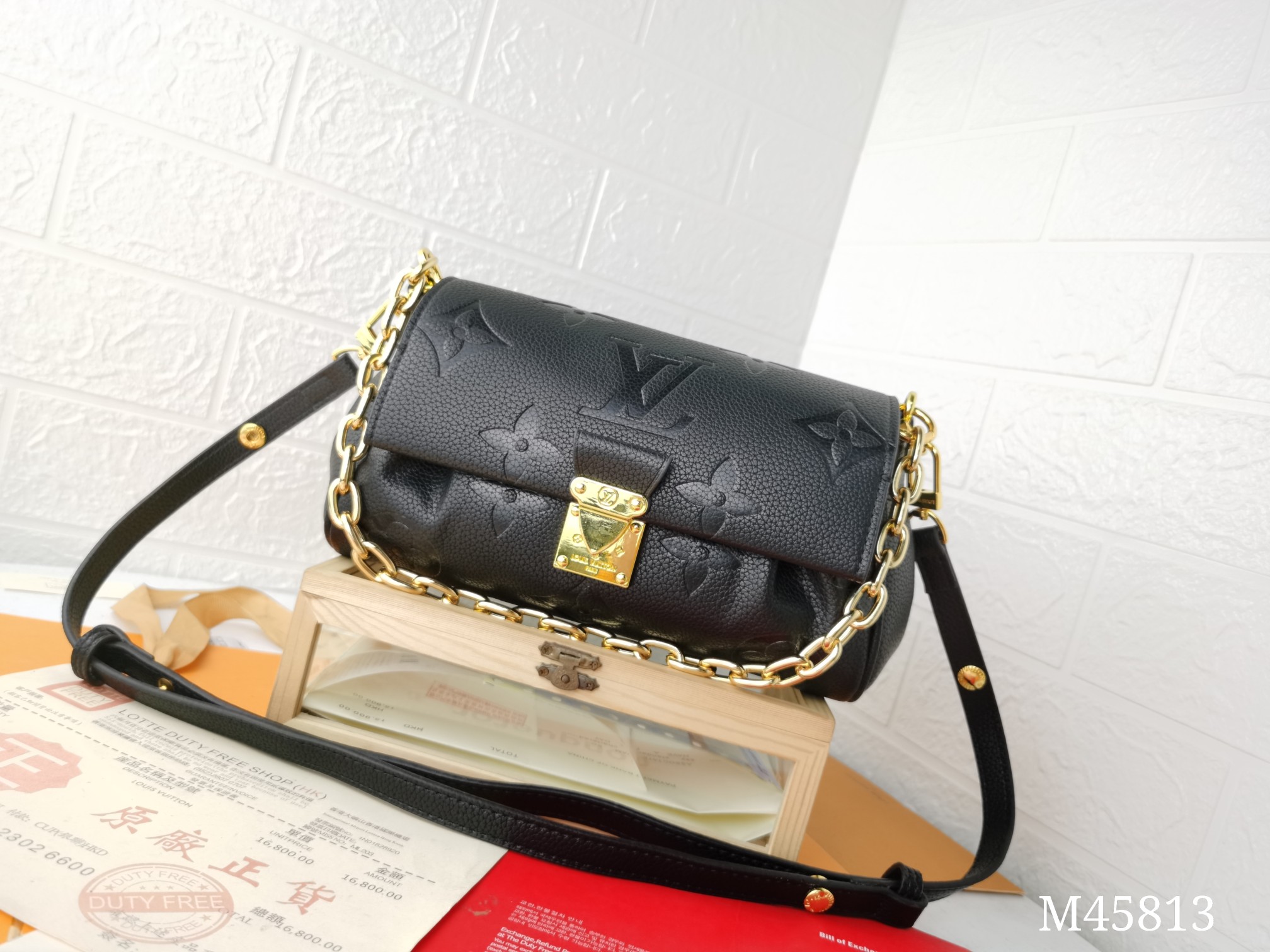 Replica Louis Vuitton Favorite M45813
