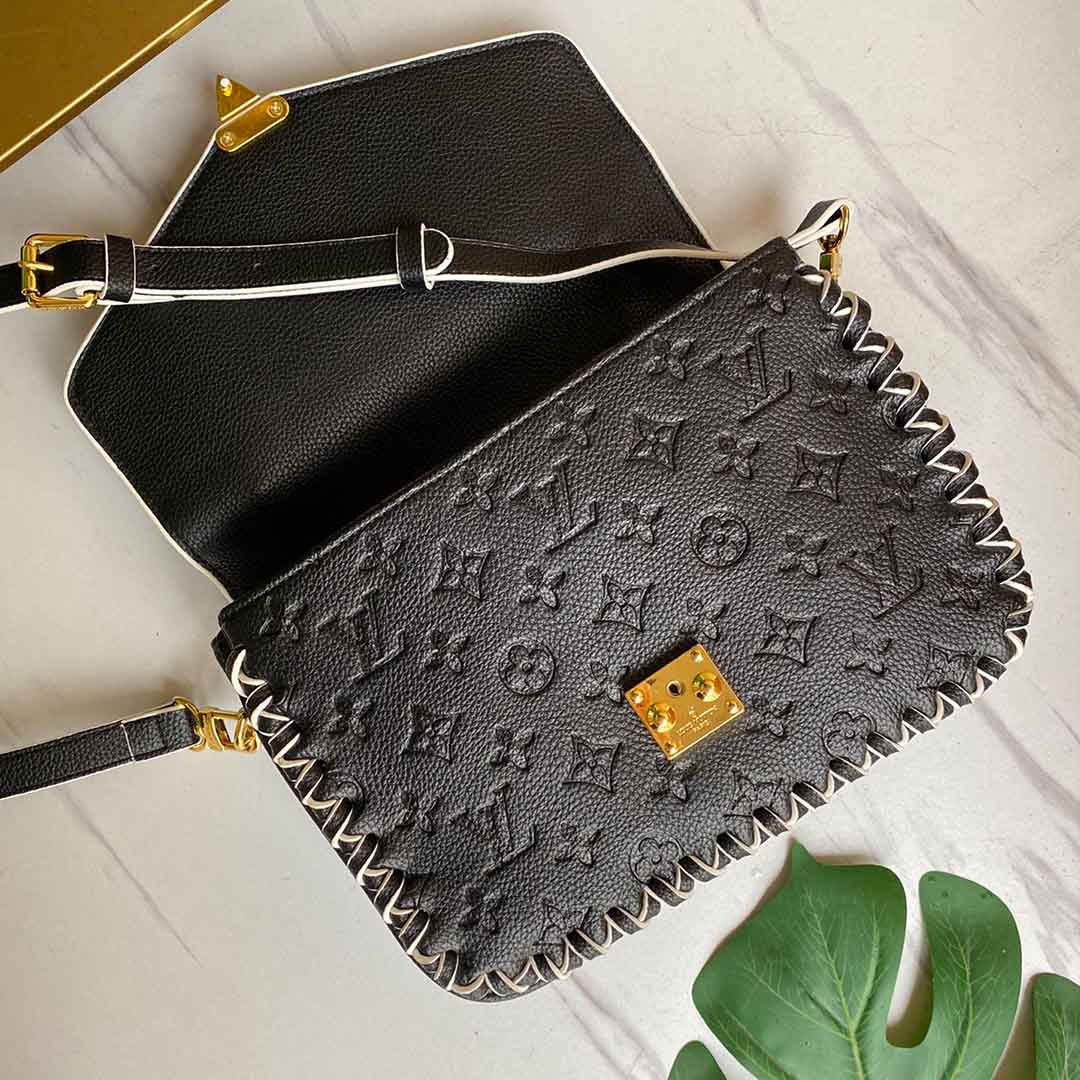 Replica Louis Vuitton Pochette Metis M44881 Navy Blue/Beige/White