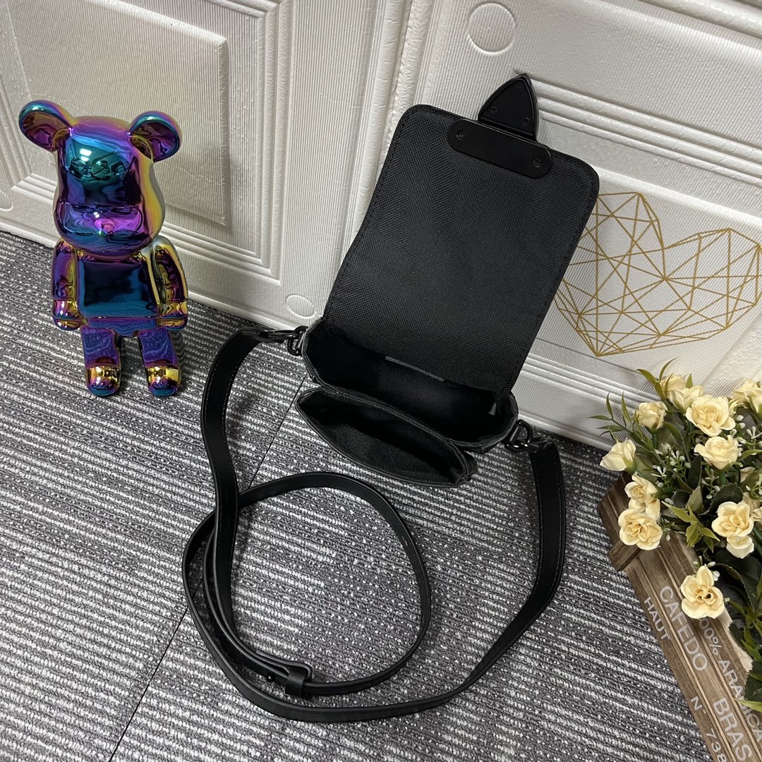 Replica Louis Vuitton S-Lock Vertical Wearable Wallet M81524