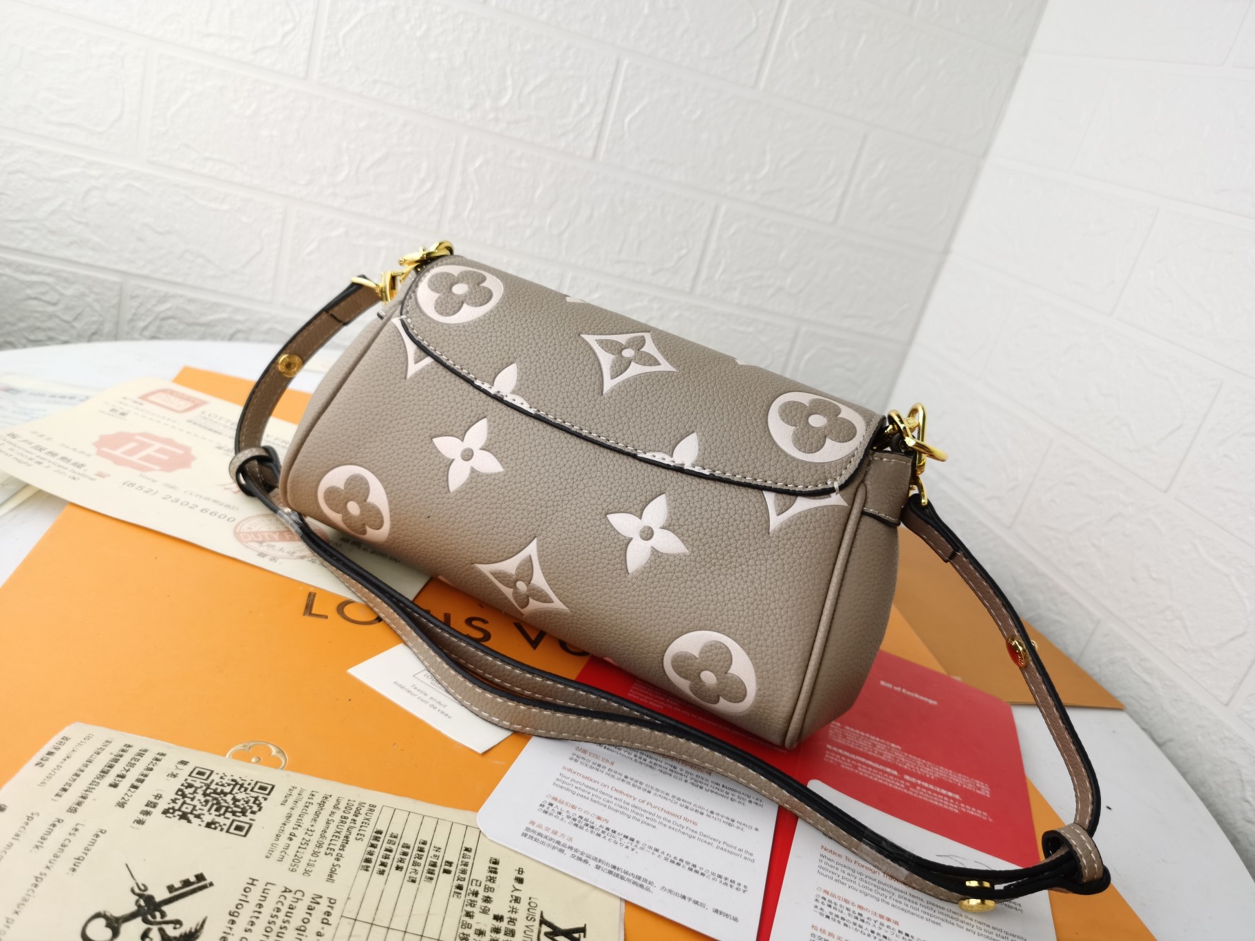 Replica Louis Vuitton Favorite M45813