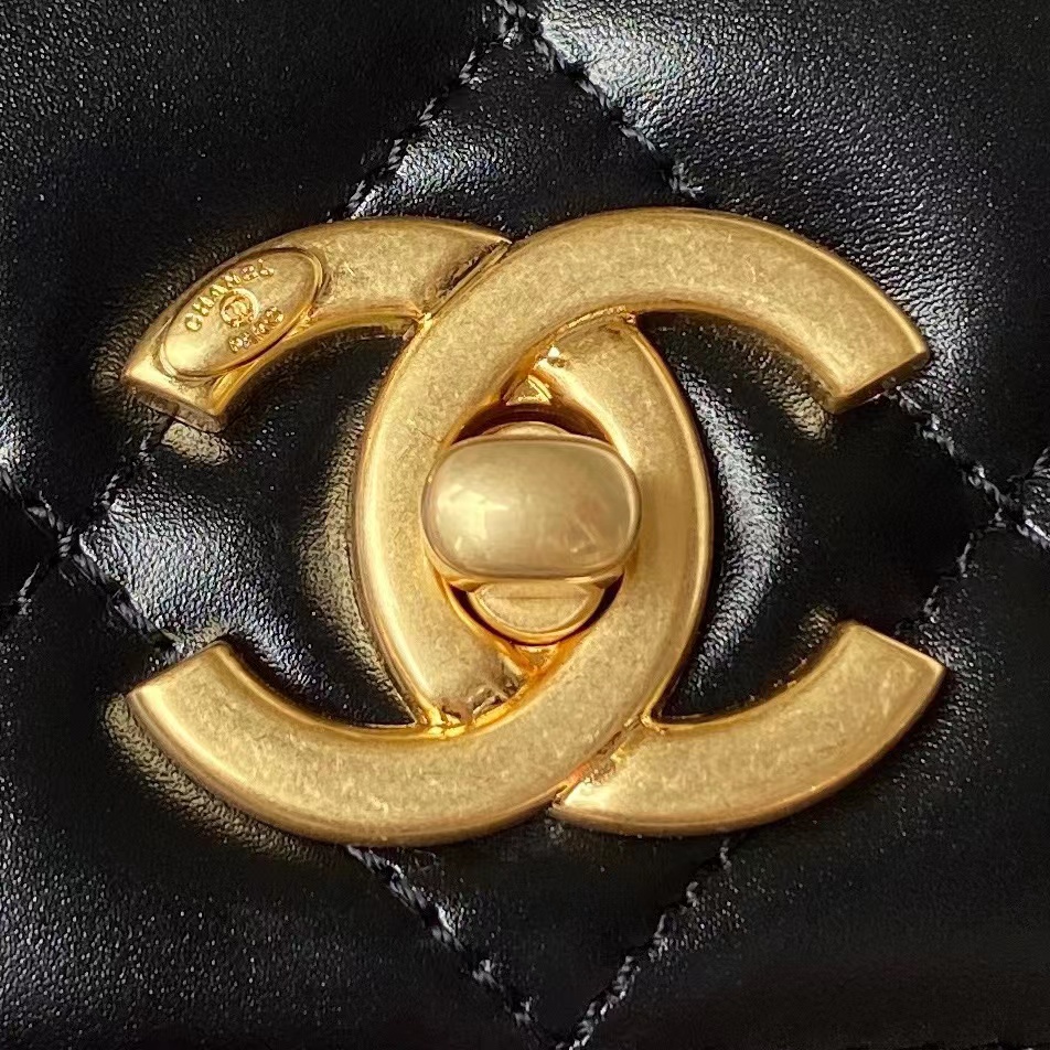Replica Chanel Mini Flap Bag With Top Handle As3886