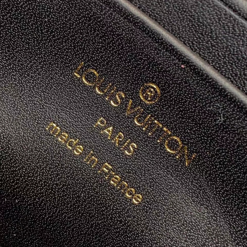 Replica Louis Vuitton New Wave Chain Pochette-M63929