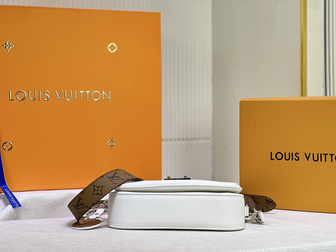 Replica Louis Vuitton Swing Bag