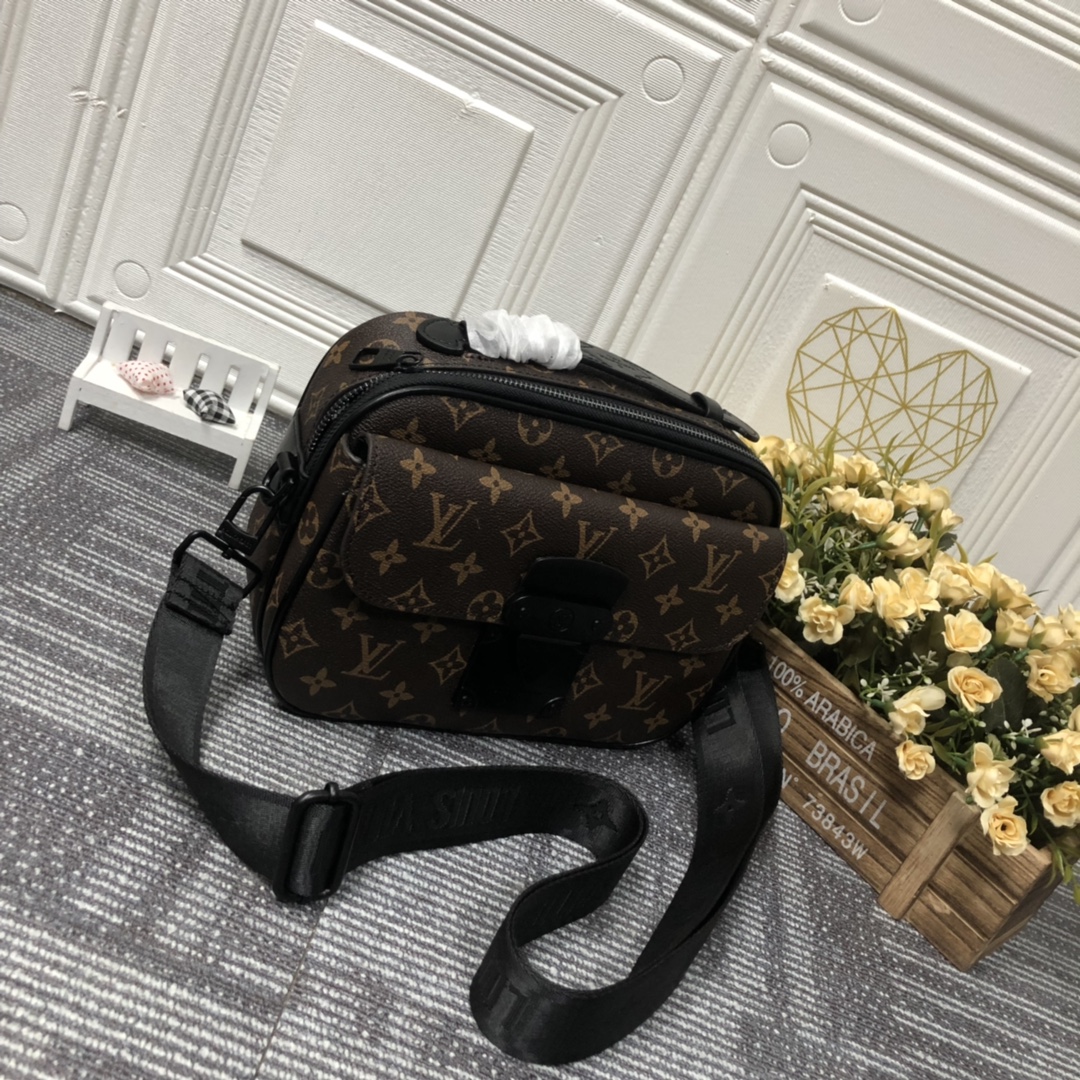 Replica Louis Vuitton S Lock Messenger M45863