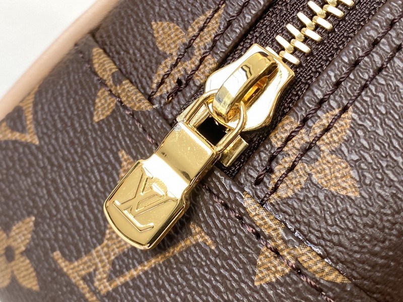 Replica Louis Vuitton Toiletry Bag 25 M47527