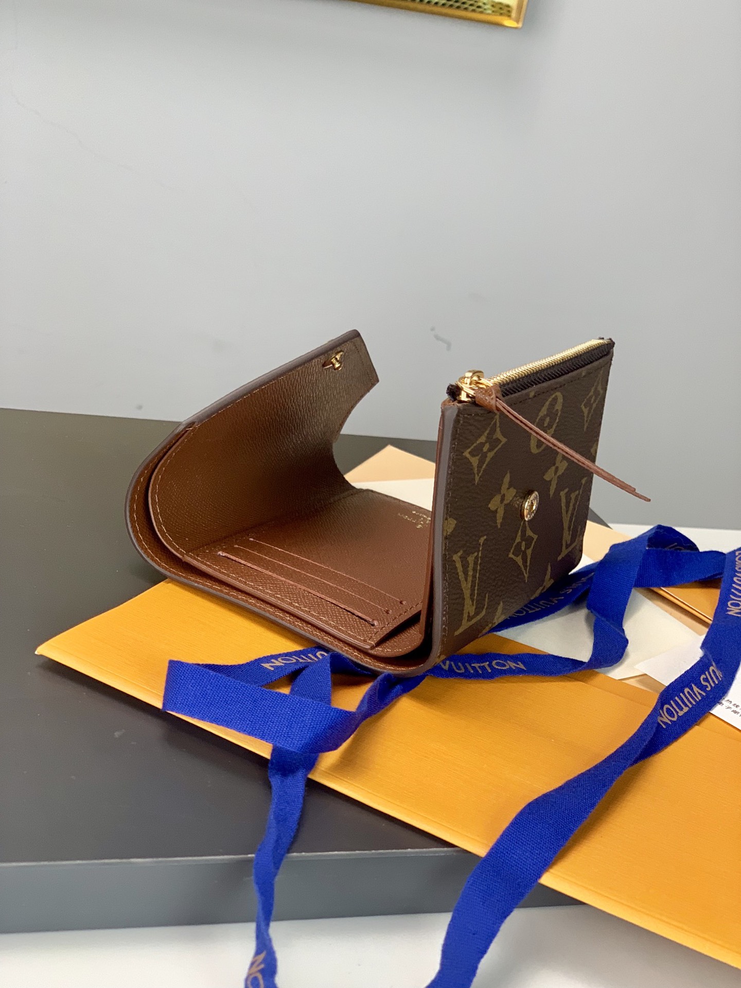 Replica Louis Vuitton Monogram Victorine Wallet M62472