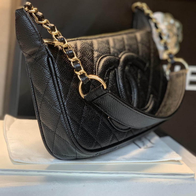 Replica Chanel Grained Leather Hobo Bag B01960