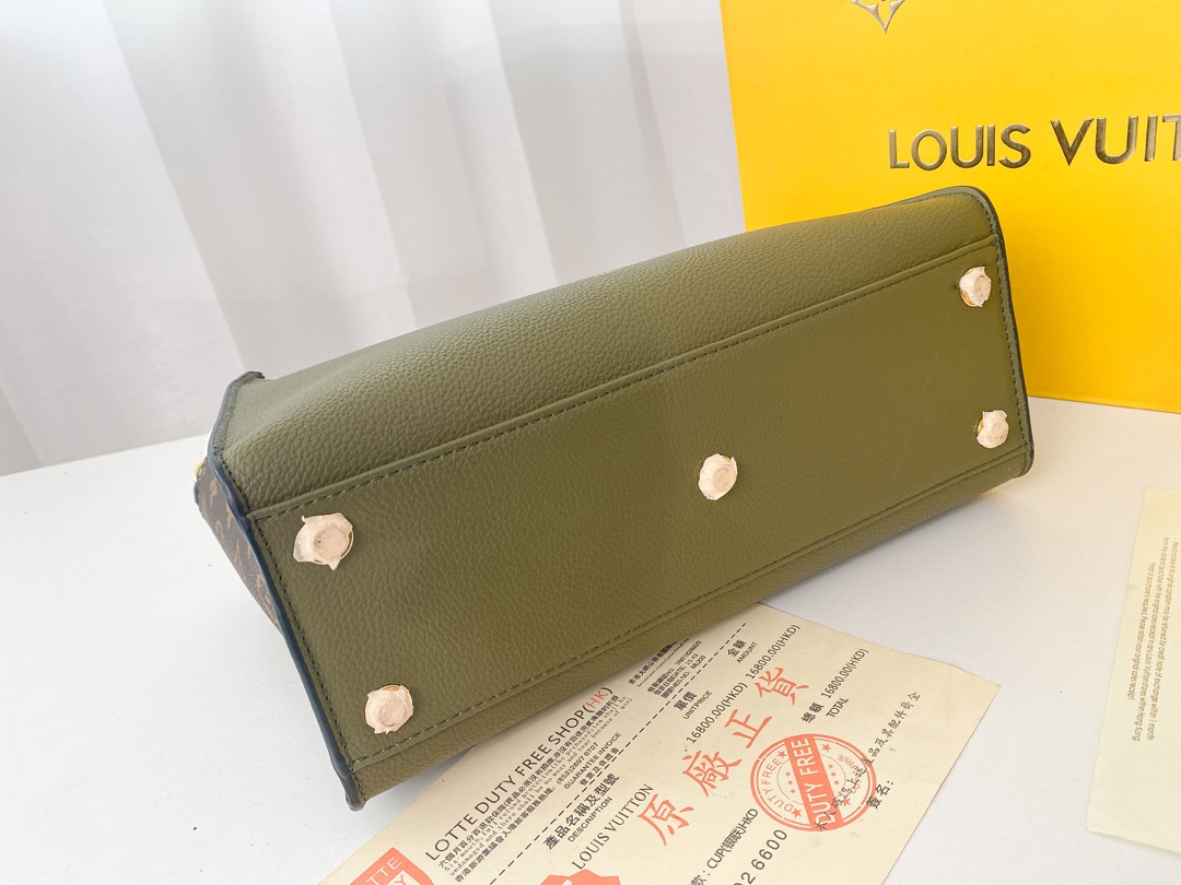 Replica Louis Vuitton On My Side M53827