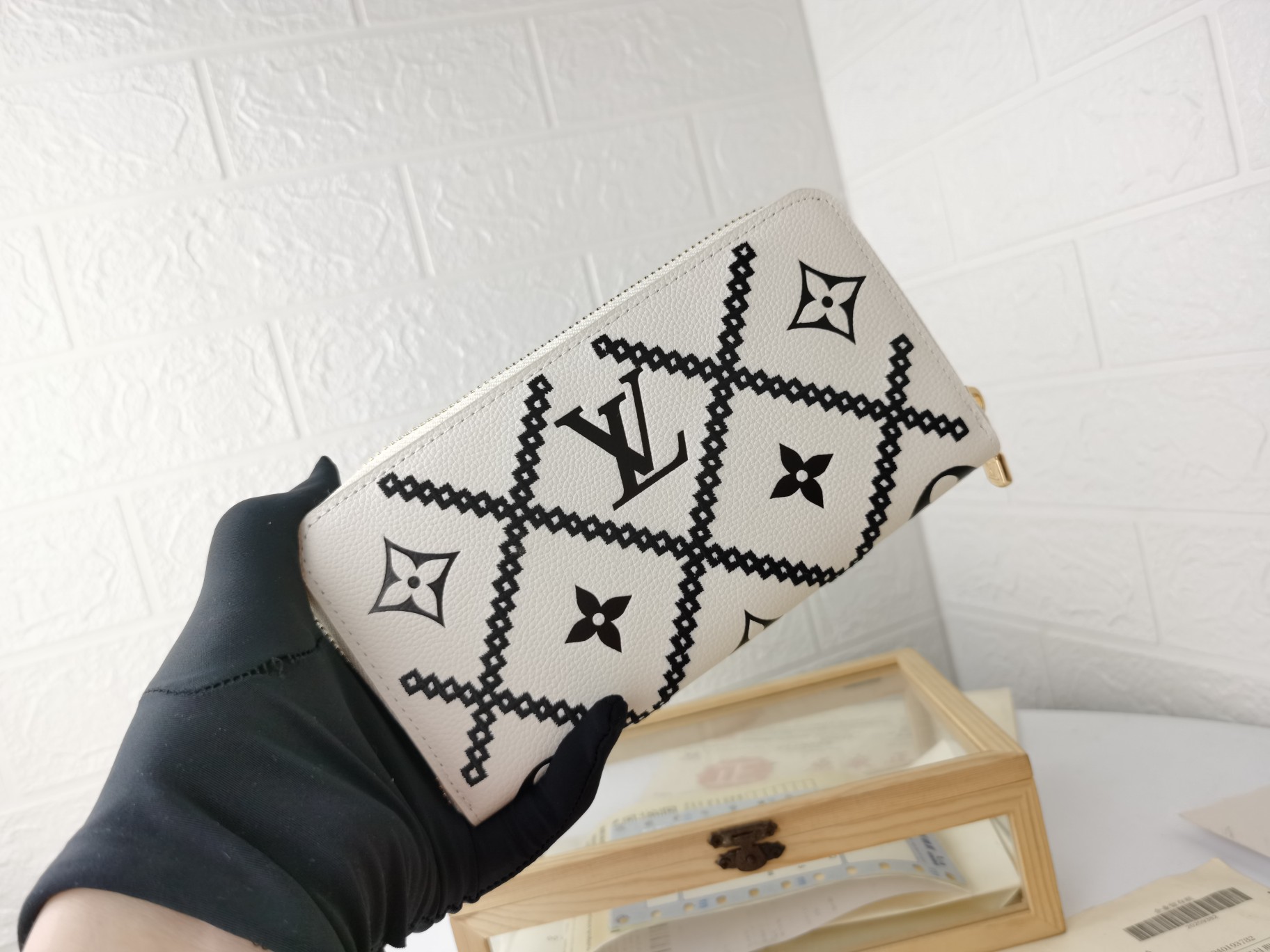 Replica Louis Vuitton Monogram Empreinte Broderies Zippy Wallet M81141