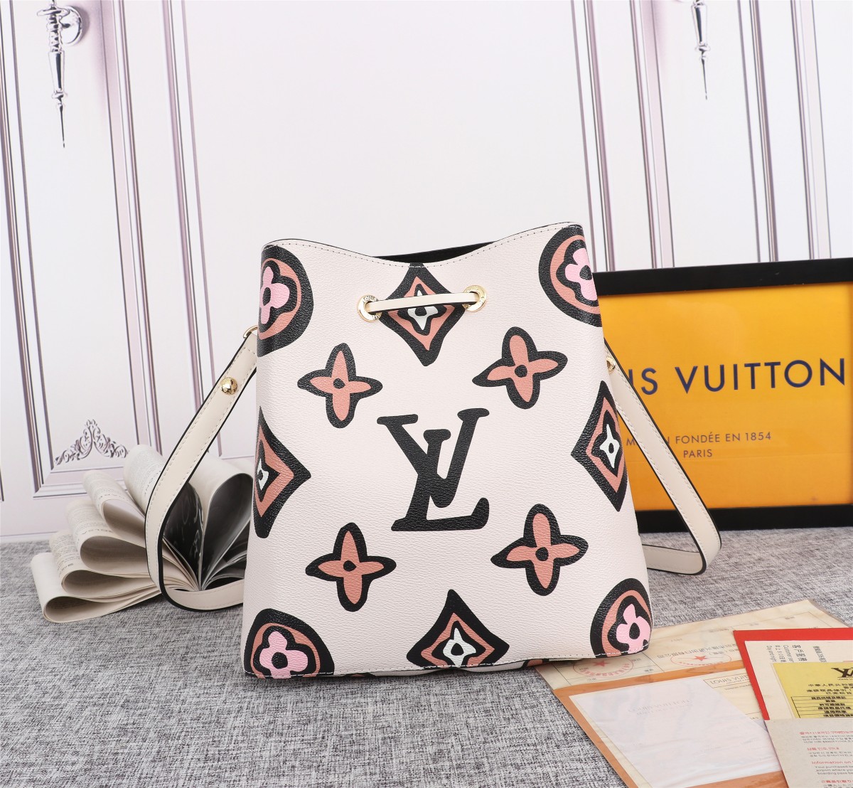 Replica Louis Vuitton Neonoe Mm Bucket Bag Black/White