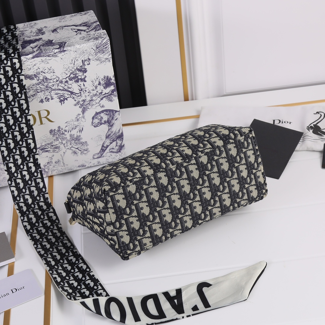 Replica Dior Medium Drtravel Nomad Pouch