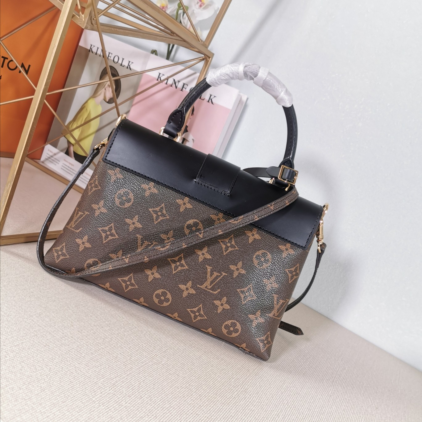 Replica Louis Vuitton One Handle M43125