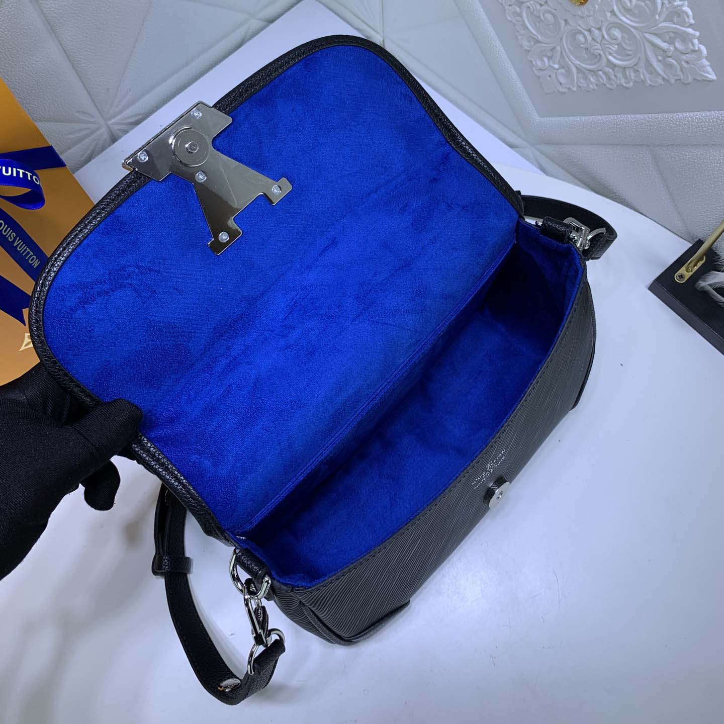 Replica Louis Vuitton Buci Crossbody Essential Daily Bag