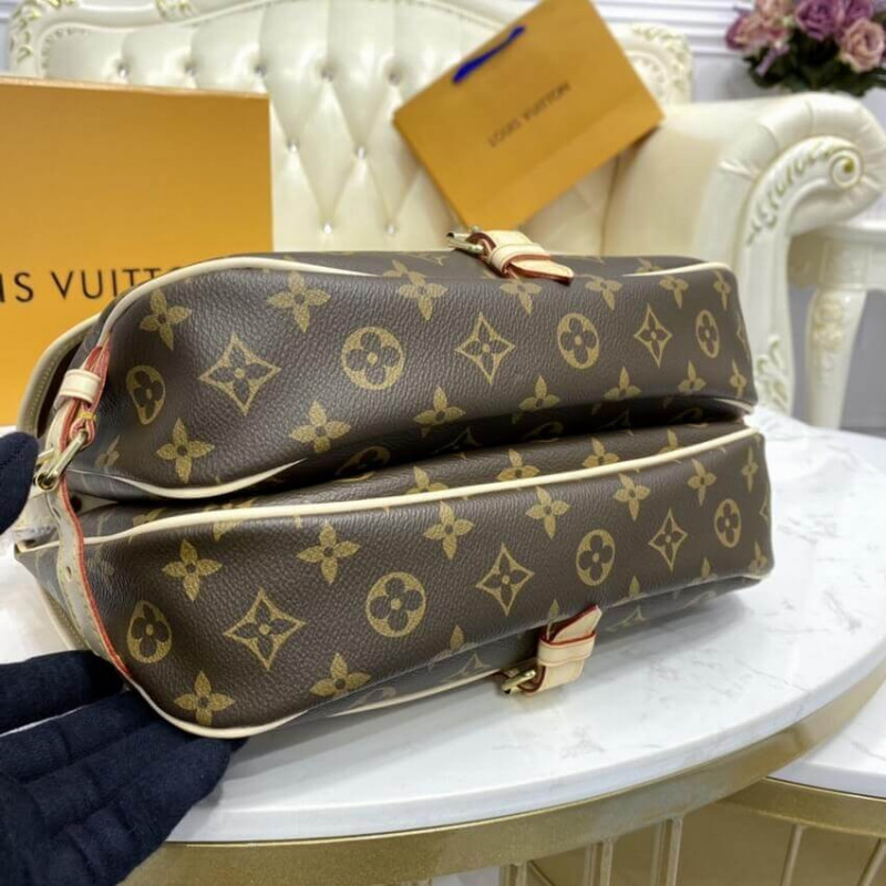 Replica Louis Vuitton Monogram Canvas Saumur Mm M40710