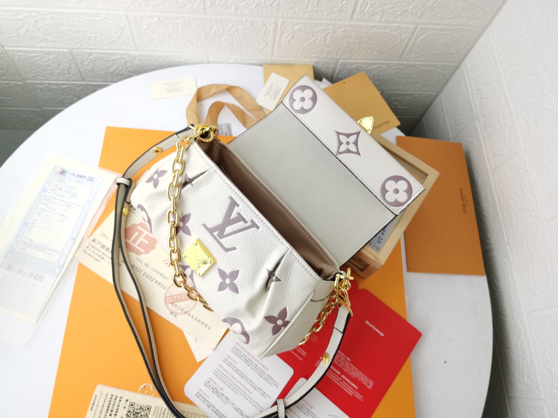 Replica Louis Vuitton Favorite M45813