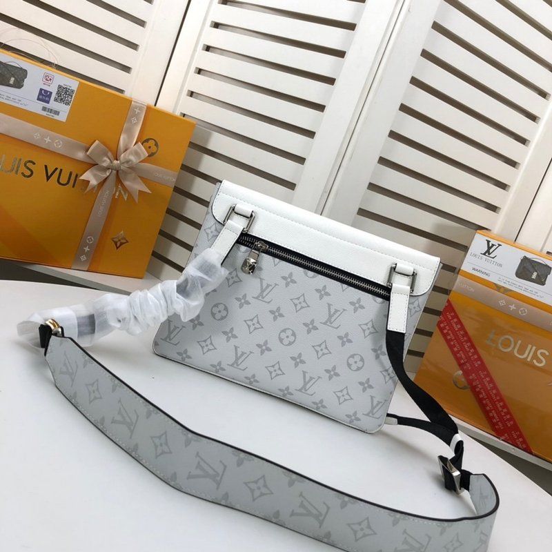 Replica Louis Vuitton Outdoor Flap Messenger M30413