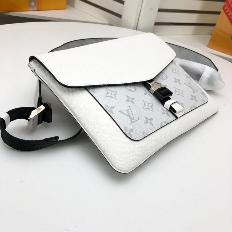 Replica Louis Vuitton Outdoor Flap Messenger M30413