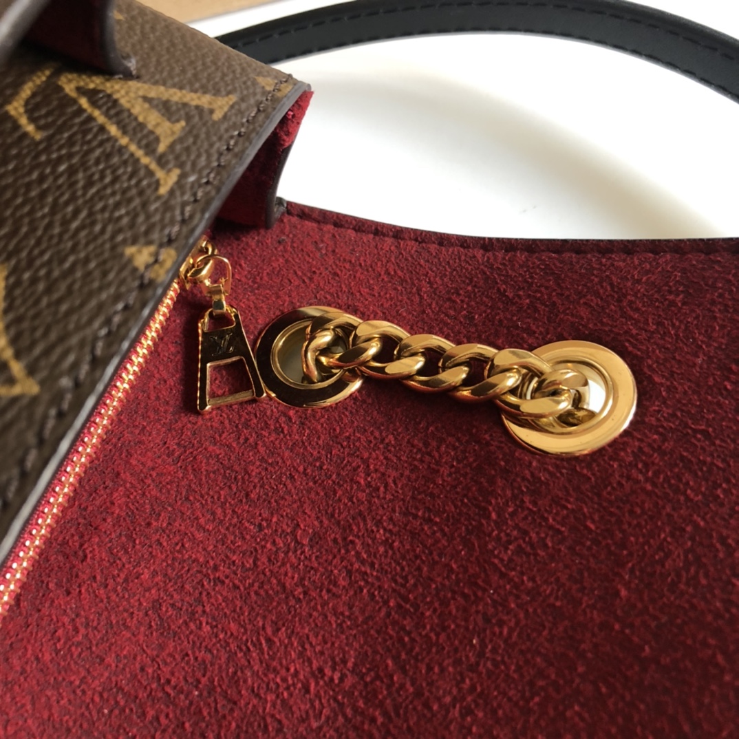 Replica Louis Vuitton Passy Compact Chain Bag