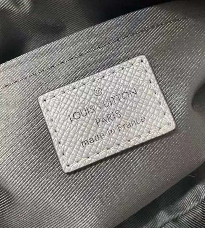 Replica Louis Vuitton Taigarama Outdoor Messenger Pm M30830 Silver