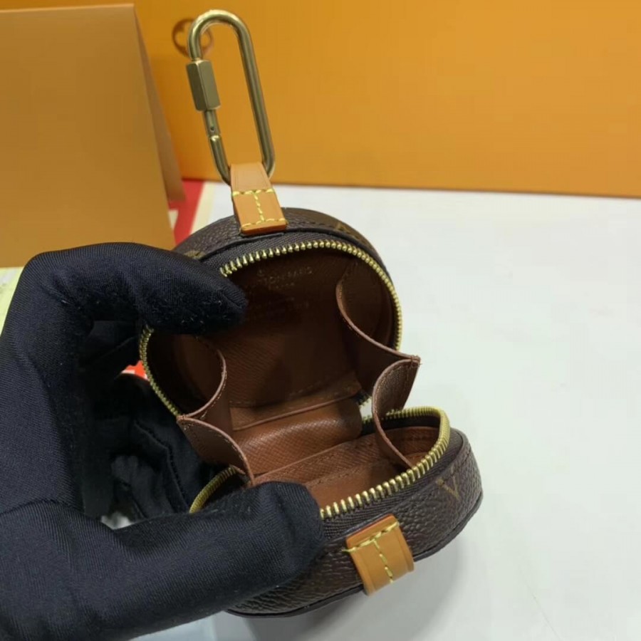 Replica Louis Vuitton Monogram Canvas Round Case M68524