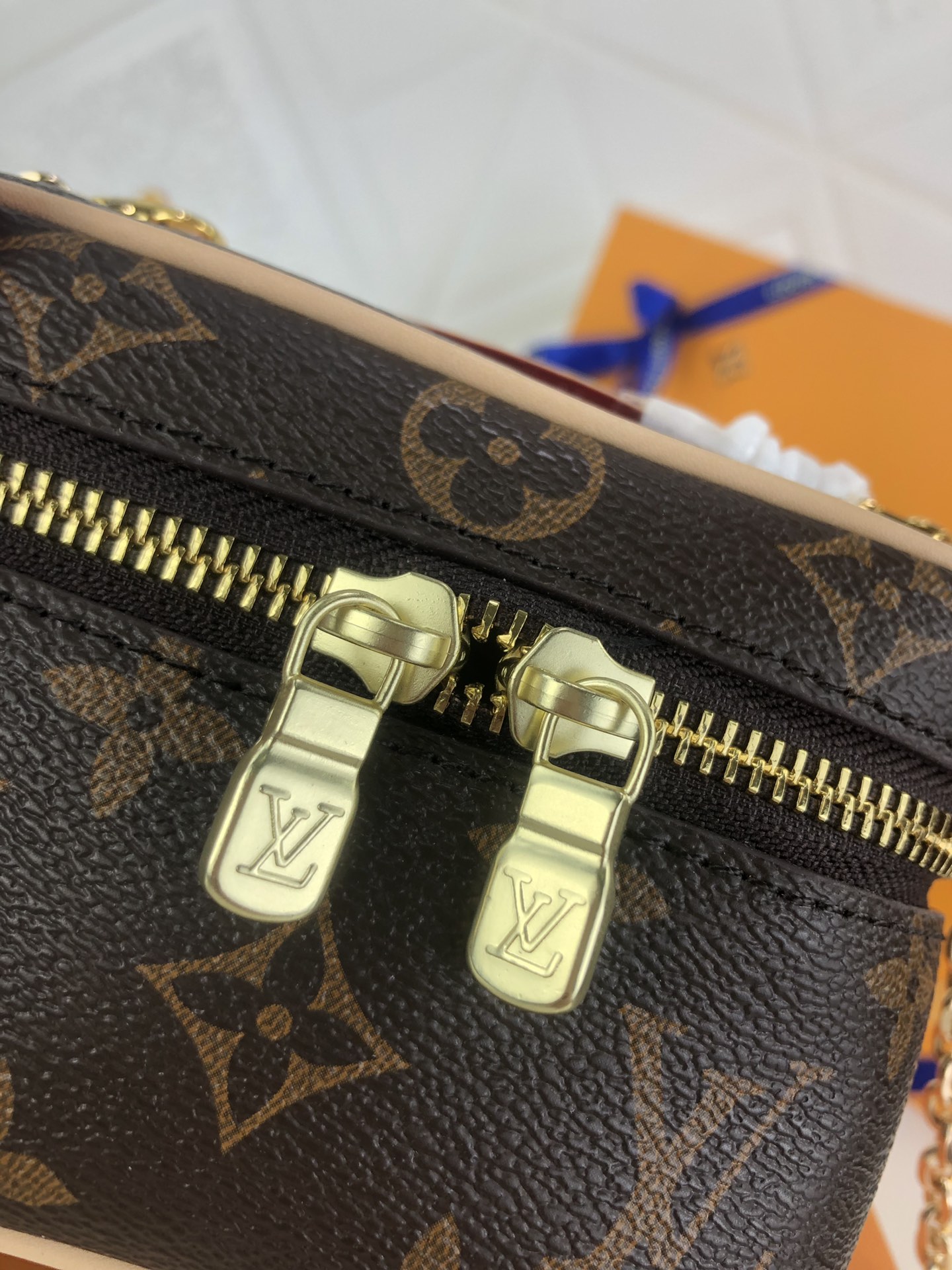 Replica Louis Vuitton Nice Vanity Make Up