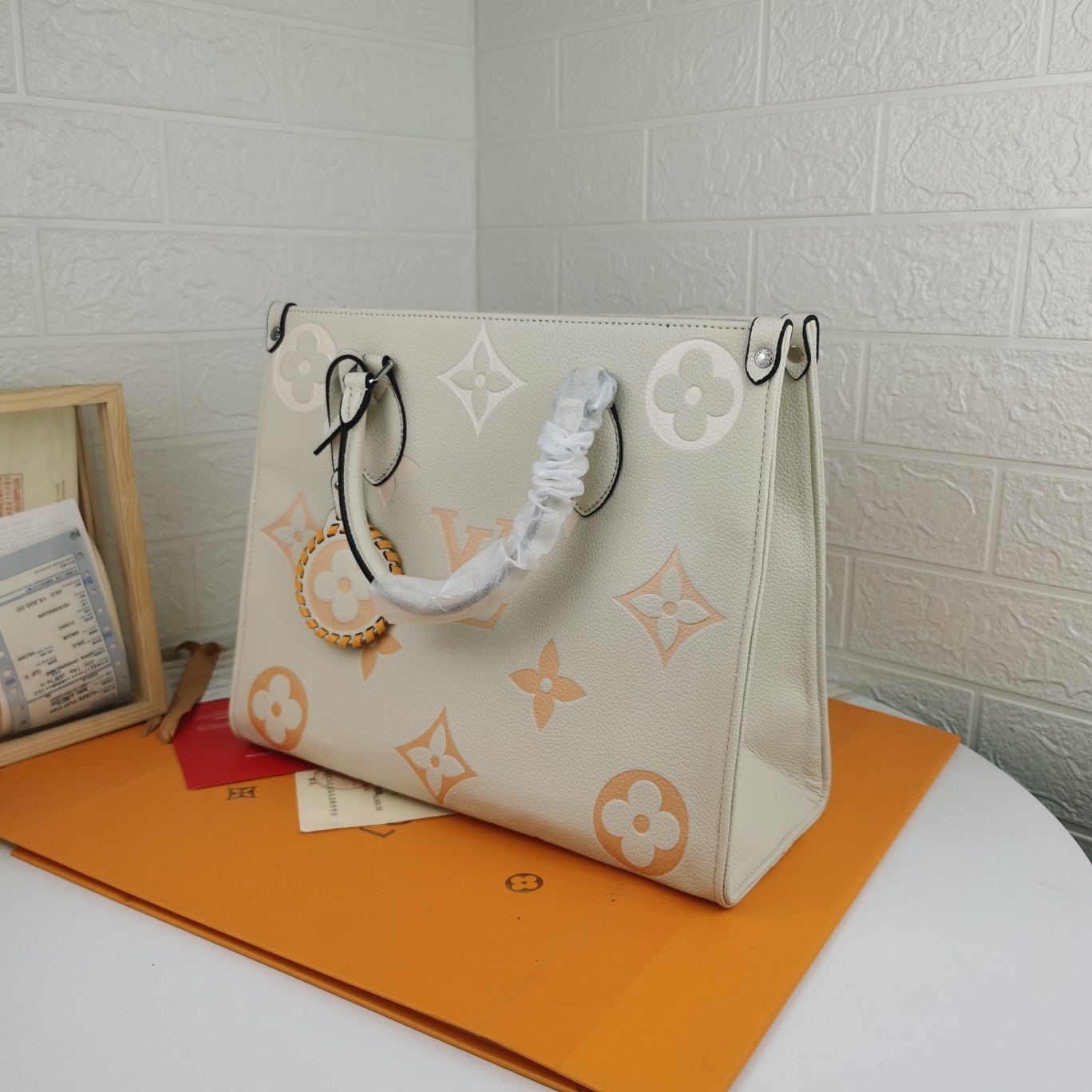 Replica Louis Vuitton By The Pool-Onthego Mm Blue/Beige/Pink