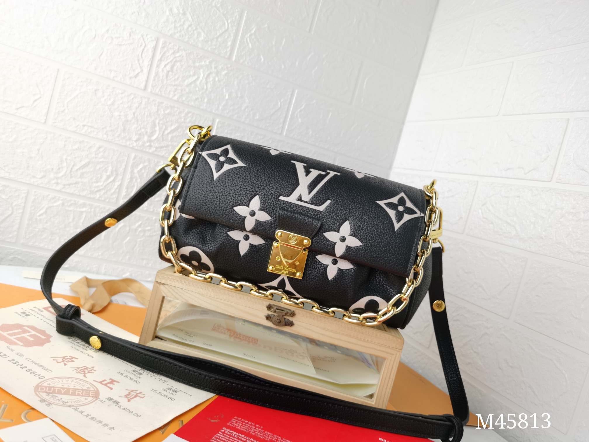 Replica Louis Vuitton Favorite M45813