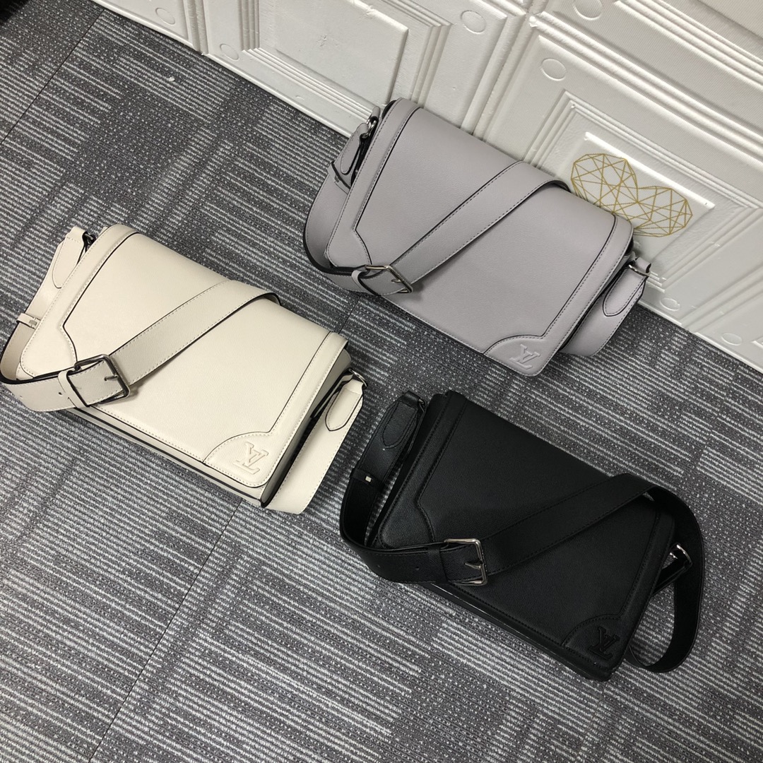 Replica Louis Vuitton New Flap Messenger M30813