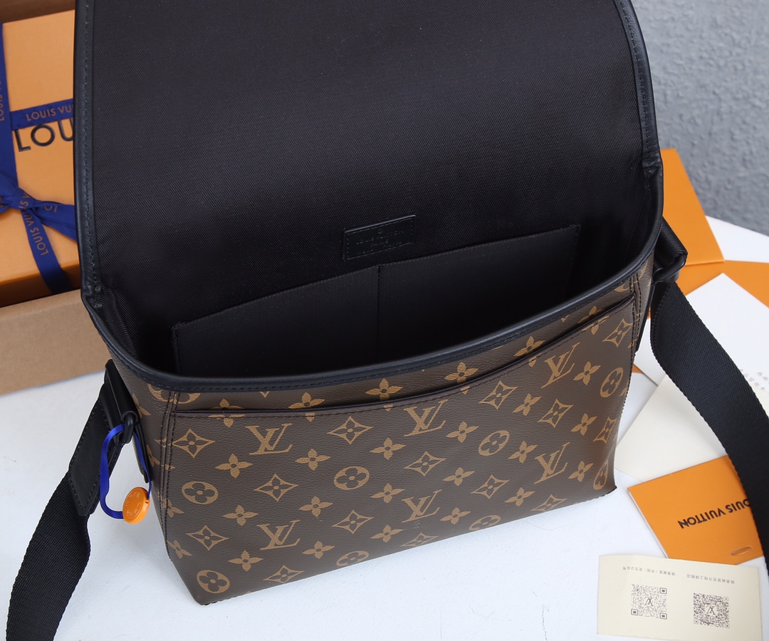 Replica Louis Vuitton Magnetic Messenger Bag  Lv