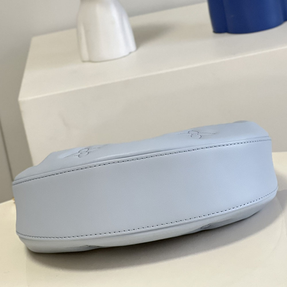 Replica Louis Vuitton Aaa- Over The Moon