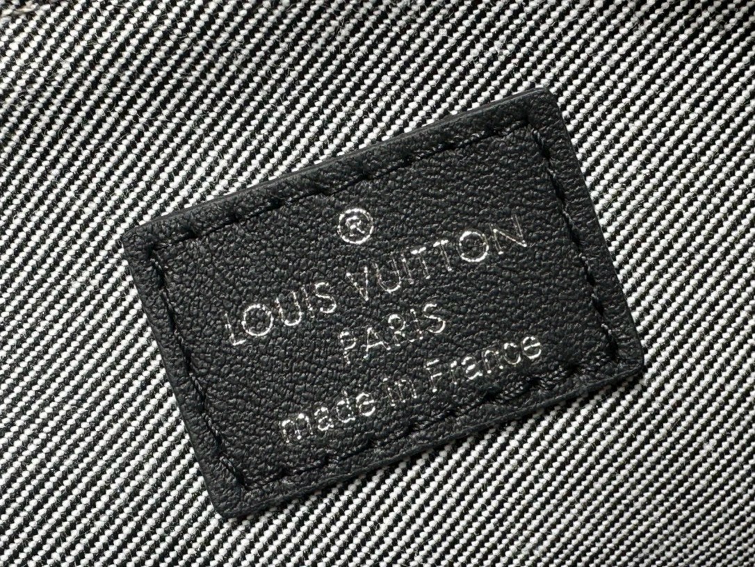 Replica Louis Vuitton Coussin Monogram Lambskin Mm M21661 Black/Gray