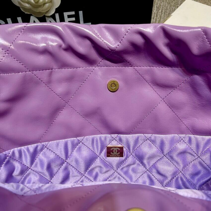 Replica Chanel 22 Handbag Shiny Calfskin As3261