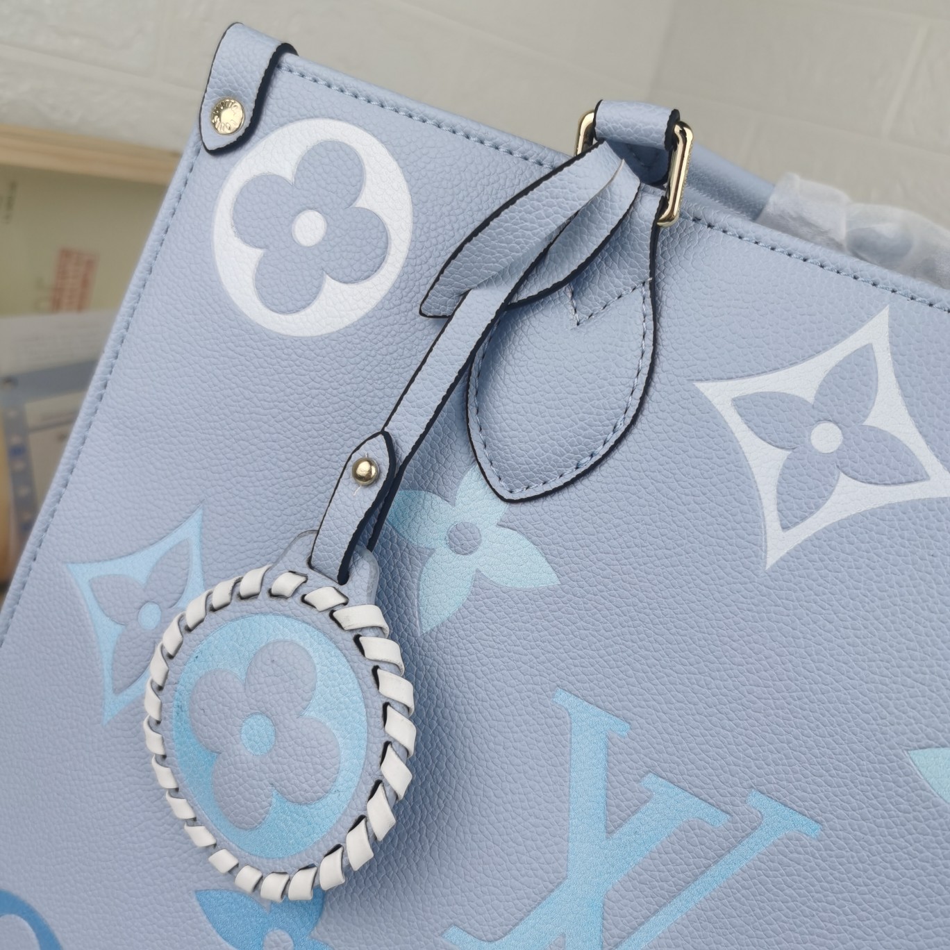 Replica Louis Vuitton By The Pool-Onthego Mm Blue/Beige/Pink