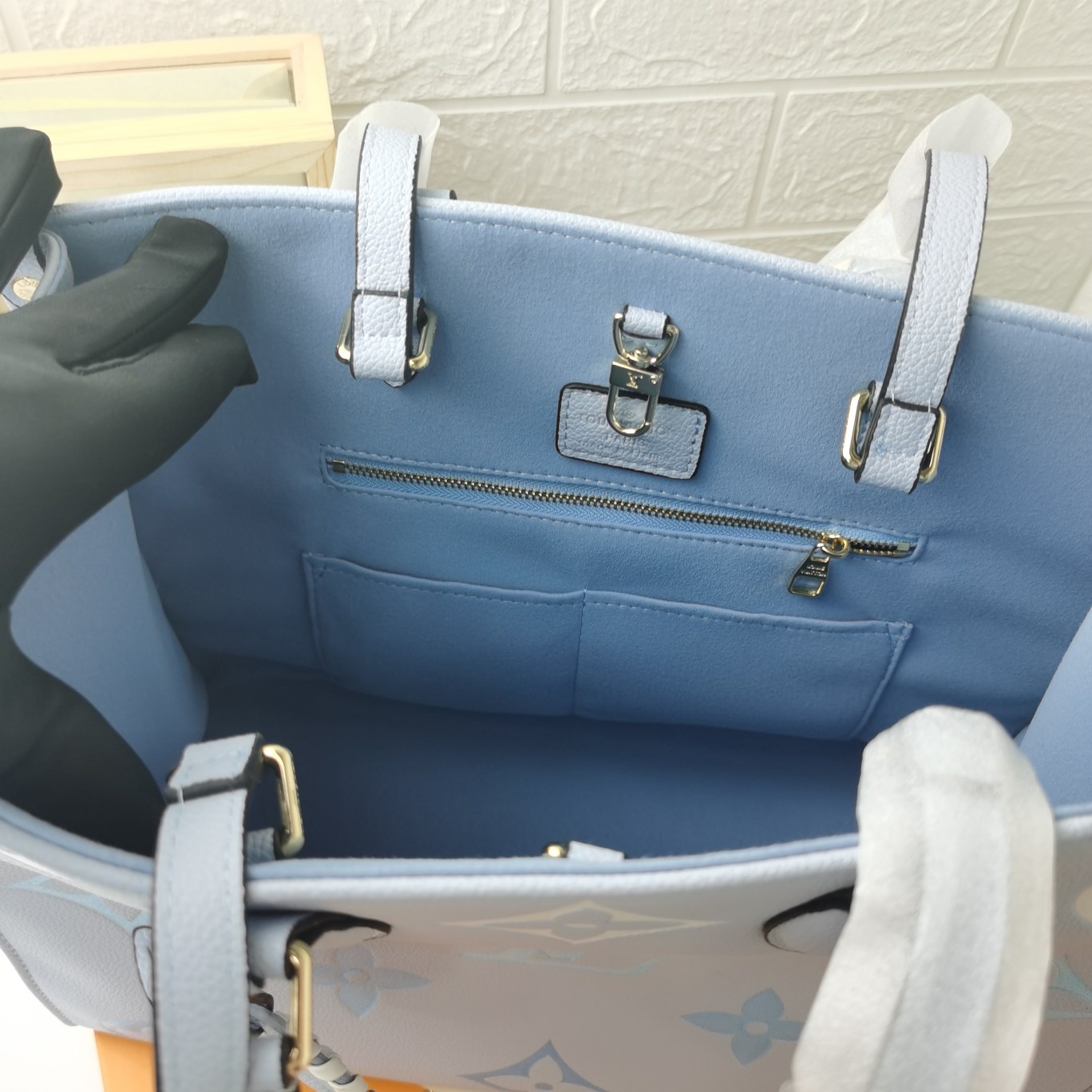 Replica Louis Vuitton By The Pool-Onthego Mm Blue/Beige/Pink