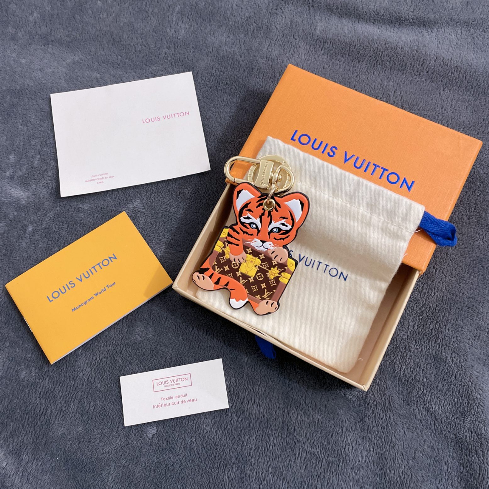 Replica Louis Vuitton Tiger Bag Charm And Key Holder L01