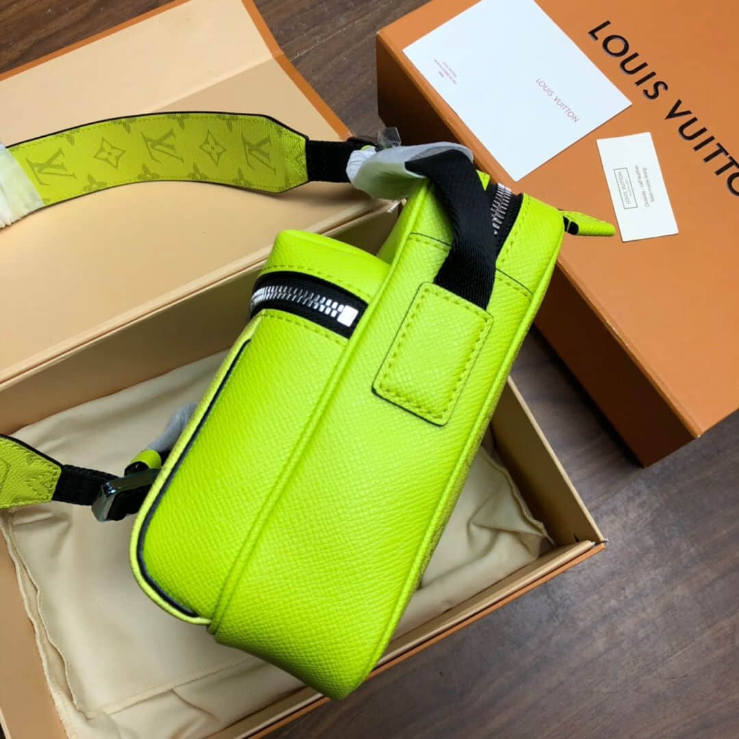 Replica Louis Vuitton Taigarama Outdoor Messenger Pm M30239