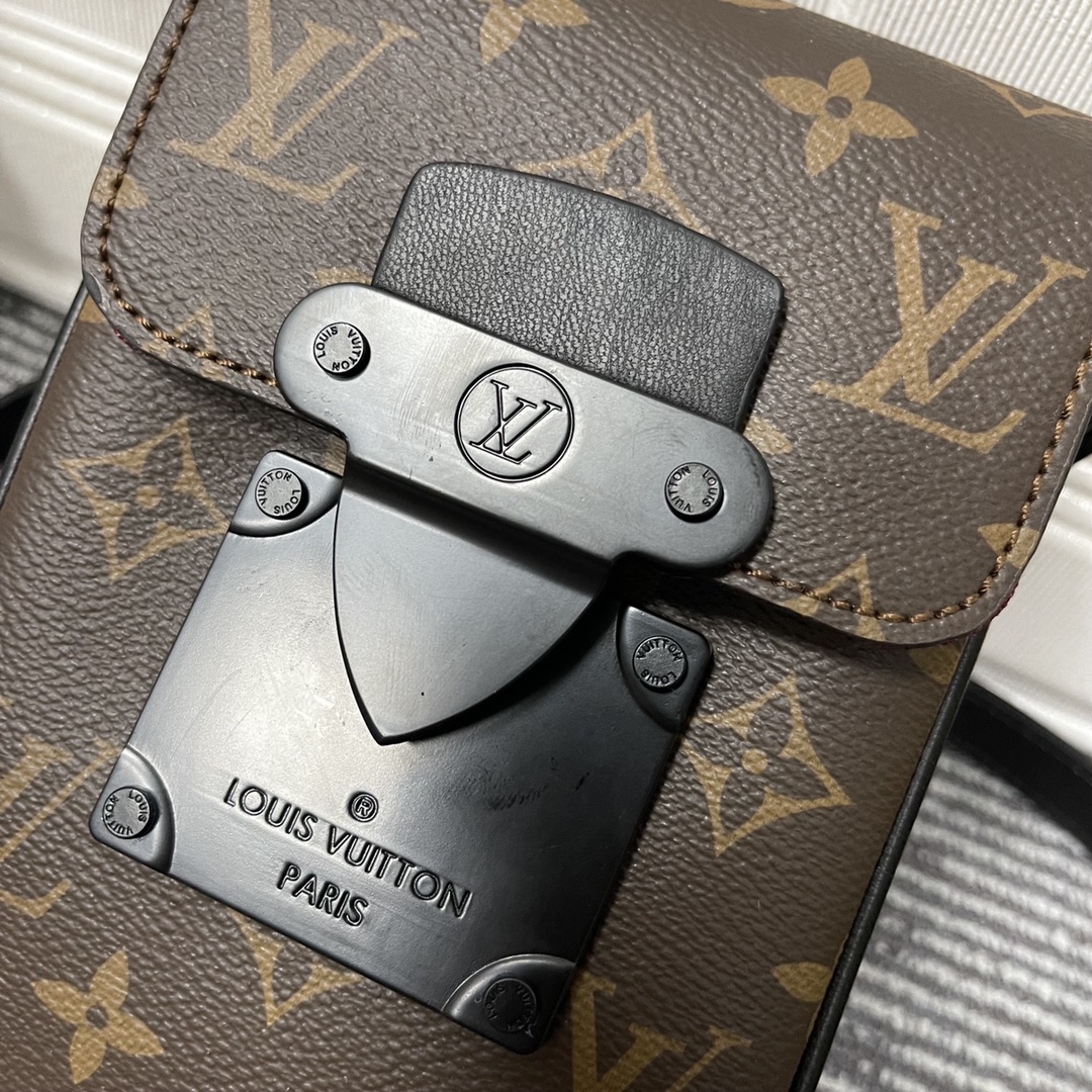 Replica Louis Vuitton S-Lock Vertical Wearable Wallet M81524