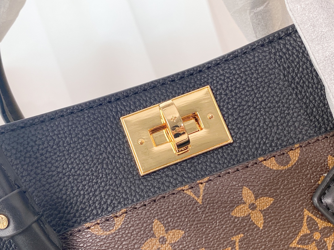 Replica Louis Vuitton On My Side M53827