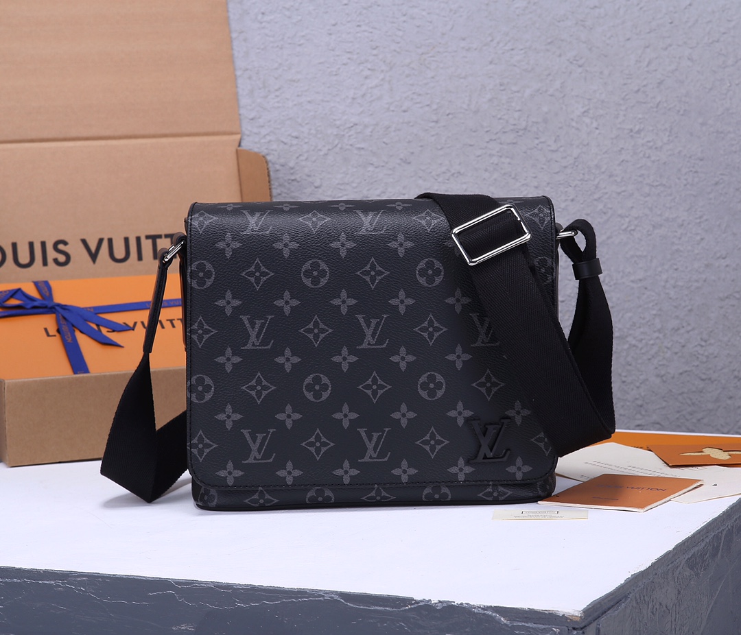 Replica Louis Vuitton District Pm Messenger Bag