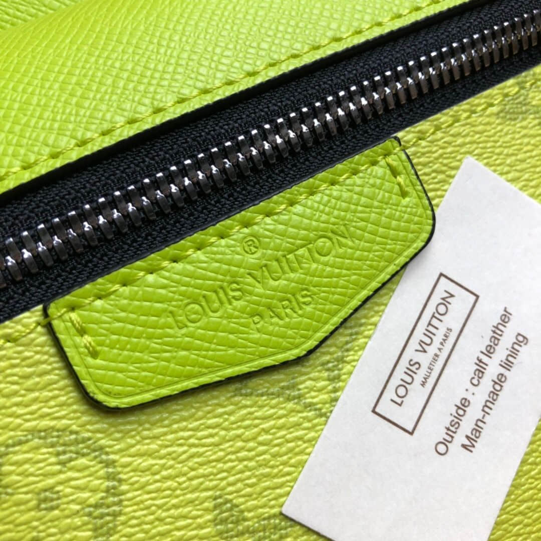 Replica Louis Vuitton Taigarama Outdoor Messenger Pm M30239