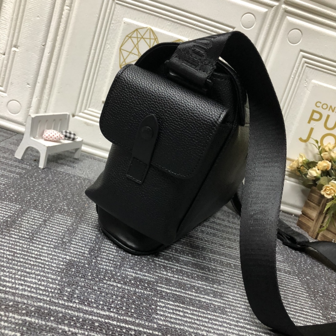 Replica Louis Vuitton Christopher Messenger Backpack