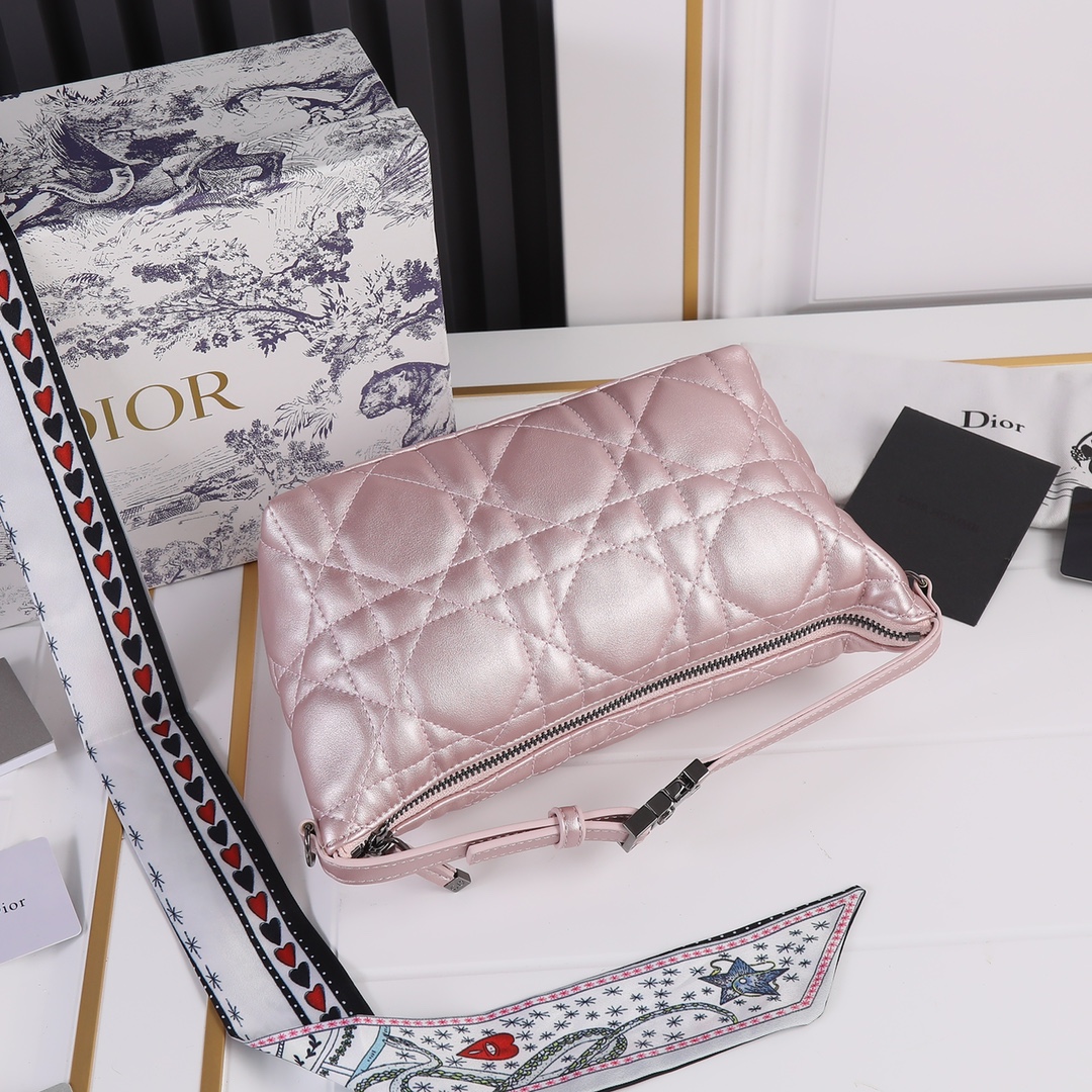 Replica Dior Medium Drtravel Nomad Pouch