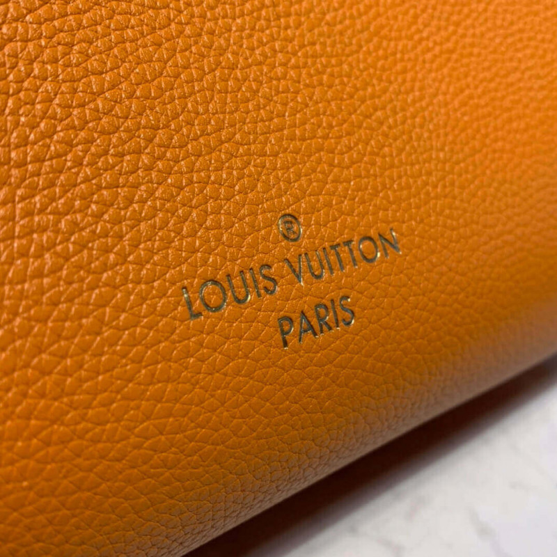 Replica Louis Vuitton On My Side M56077