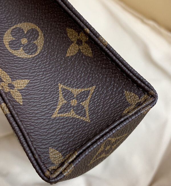 Replica Louis Vuitton Toiletry Pouch 19 M47544